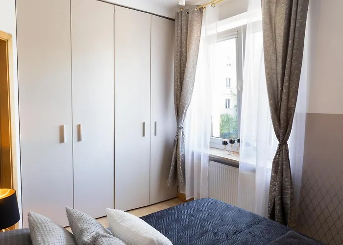 Clicktheflat Szkolna Palace Of Culture Apart Rooms
