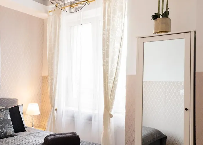 Clicktheflat Szkolna Palace Of Culture Apart Rooms